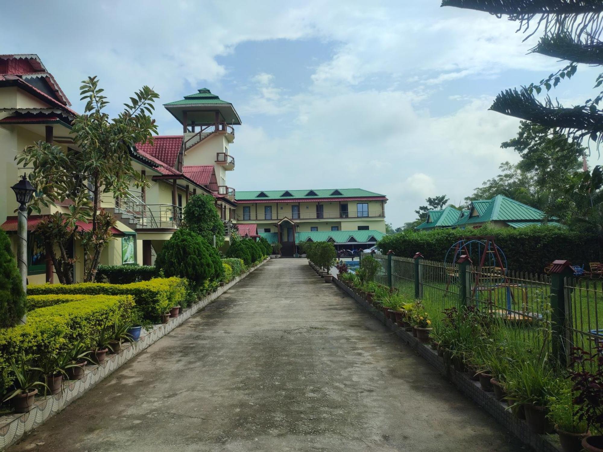 Maa Greenary View - A Holiday Resort Alipur Duar Extérieur photo