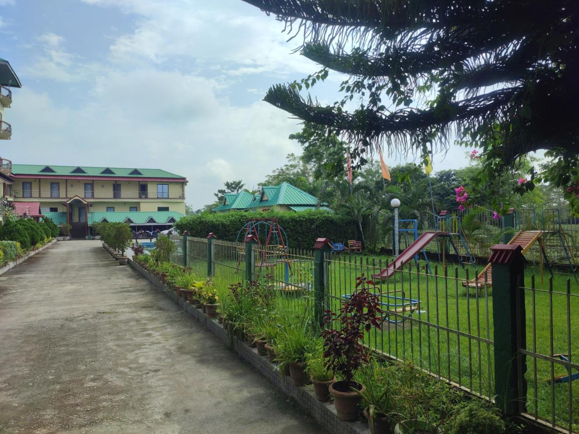 Maa Greenary View - A Holiday Resort Alipur Duar Extérieur photo