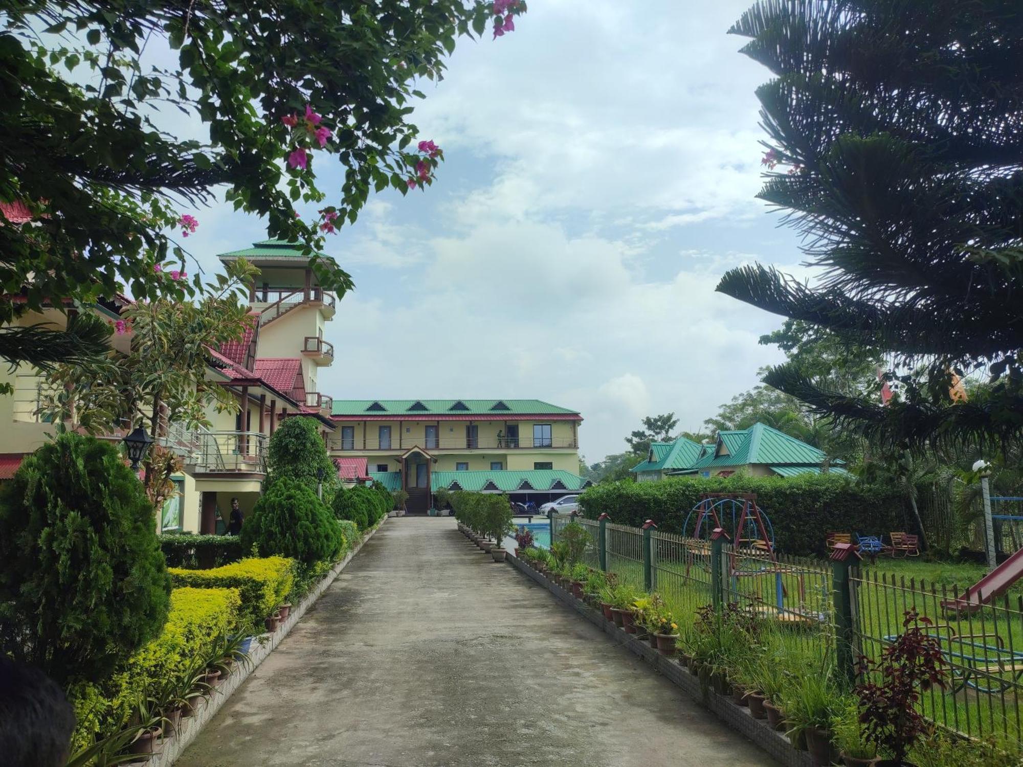 Maa Greenary View - A Holiday Resort Alipur Duar Extérieur photo
